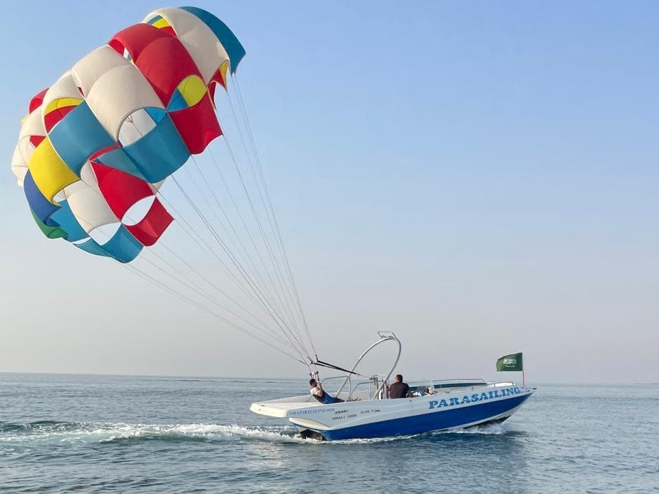 新闻：海上滑翔伞体验